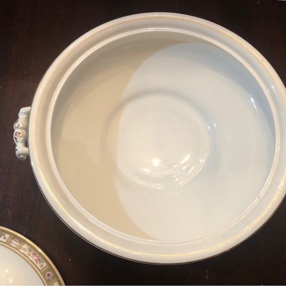 - Antique ServingDish with Lid.Johnson Brothers.BreastCancer Fundraiser - Picture 5 of 10